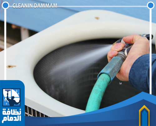 خبراء تنظيف مكيفات بالدمام يقومون بإزالة العوائق والملوثات لضمان تدفق هواء نقي.